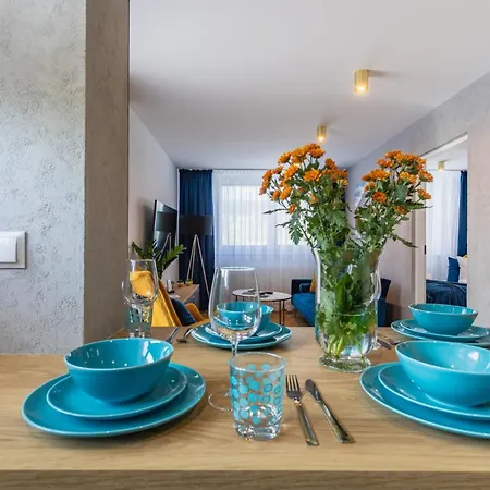 Odrodzenia 3a Apartment *